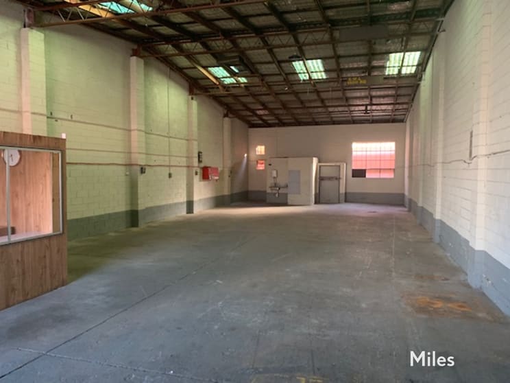 Click to view all images 4/51-53 Crissane Road Heidelberg West VIC 3081 - Image 2