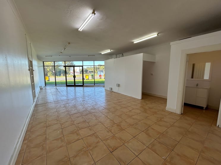 Click to view all images 2/644-646 Princes Highway Russell Vale NSW 2517 - Image 2