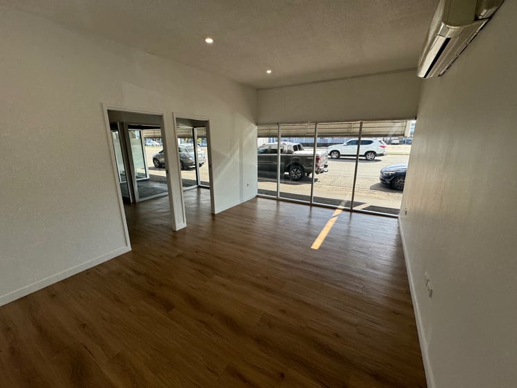 Click to view all images 2/276 Charters Towers Rd Hermit Park QLD 4812 - Image 3