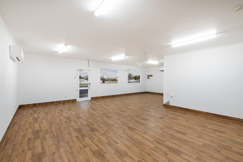 Click to view all images 283 Humffray Street North Ballarat East VIC 3350 - Image 2