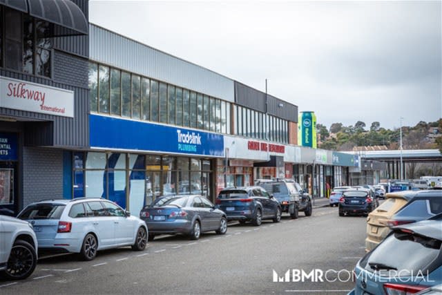 Click to view all images 3&4/13-15 Dundas Court Phillip ACT 2606 - Image 1