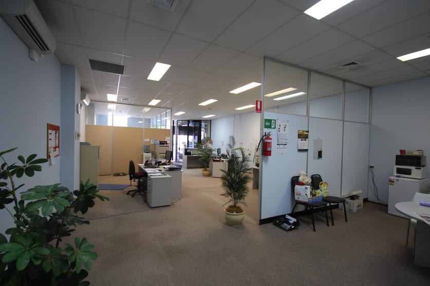 Click to view all images 1/128 Yarra Street Geelong VIC 3220 - Image 3