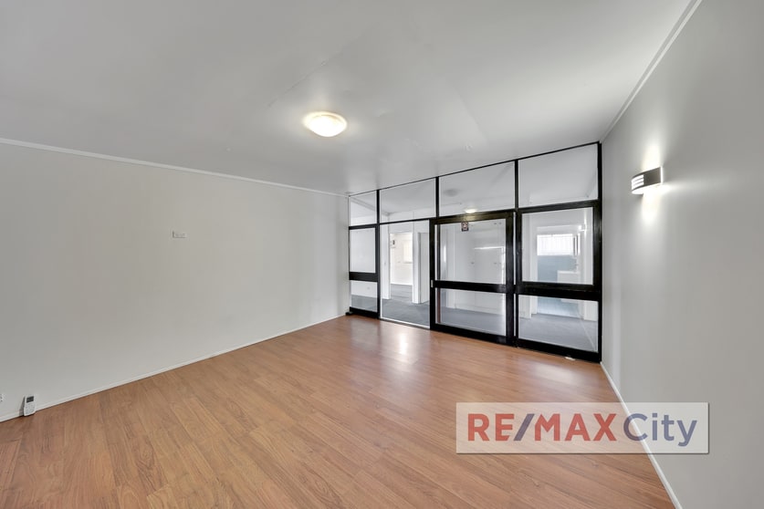Click to view all images 658 Kessels Road Upper Mount Gravatt QLD 4122 - Image 3