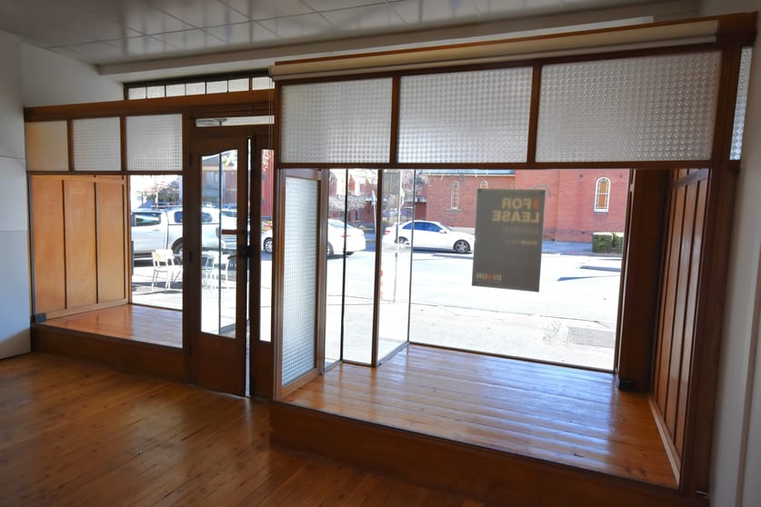 Click to view all images 558 Olive Street Albury NSW 2640 - Image 2