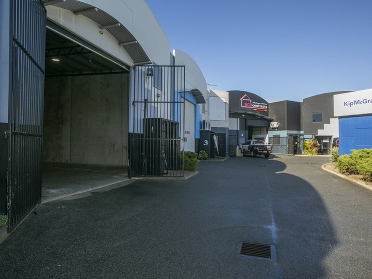 Click to view all images 2/2 Smeaton Way Rockingham WA 6168 - Image 1