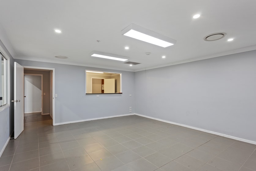 Click to view all images Unit 3/207-217 McDougall Street Wilsonton QLD 4350 - Image 3