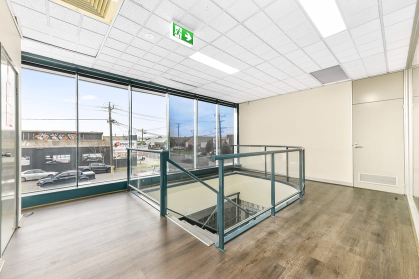 Click to view all images 2/1668-1670 Centre Road Springvale VIC 3171 - Image 3