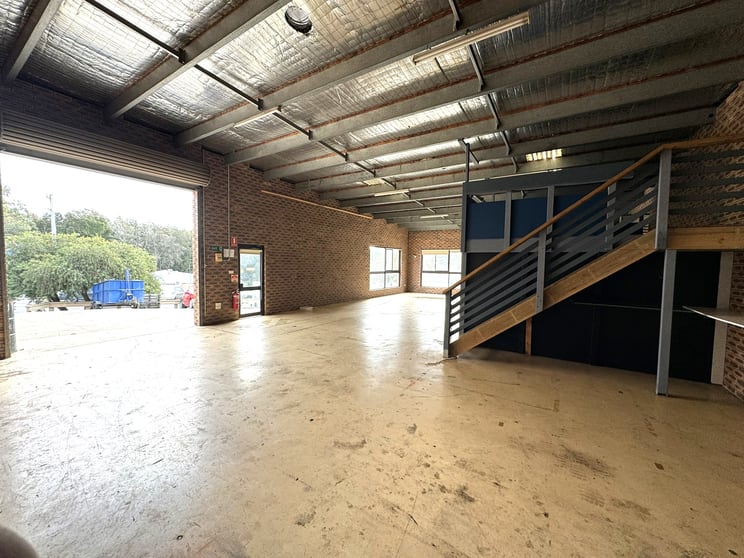 Click to view all images 2/10 Kylie Crescent Batemans Bay NSW 2536 - Image 2