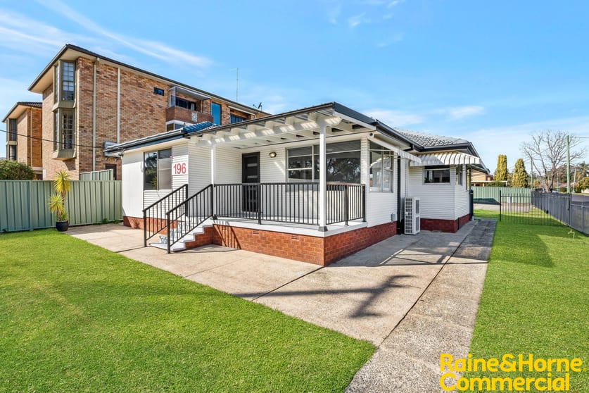 Click to view all images 196 Lindesay Street Campbelltown NSW 2560 - Image 2
