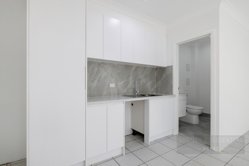 Click to view all images 57 Cowper Wharf Road Woolloomooloo NSW 2011 - Image 2
