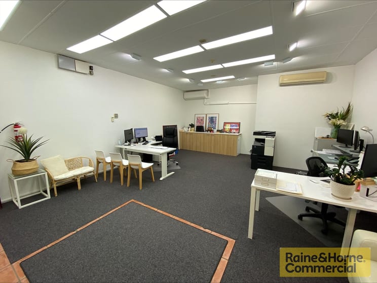 Click to view all images 3/385 Gympie Road Kedron QLD 4031 - Image 3