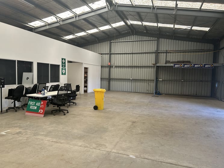 Click to view all images 34-38 Queens Parade Traralgon VIC 3844 - Image 3