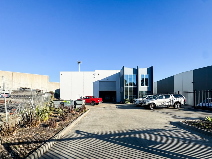 Click to view all images 50 Commercial Drive Lynbrook VIC 3975 - Image 1