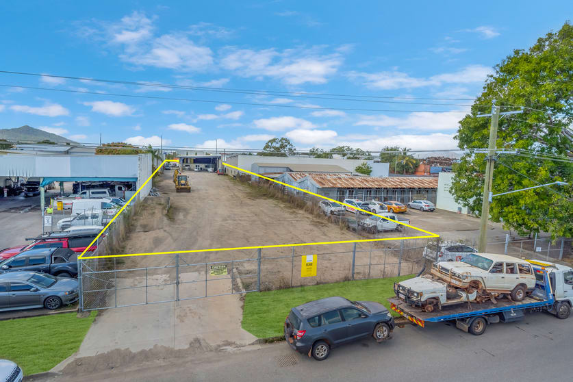 Click to view all images 25 Whitehouse Street Garbutt QLD 4814 - Image 2