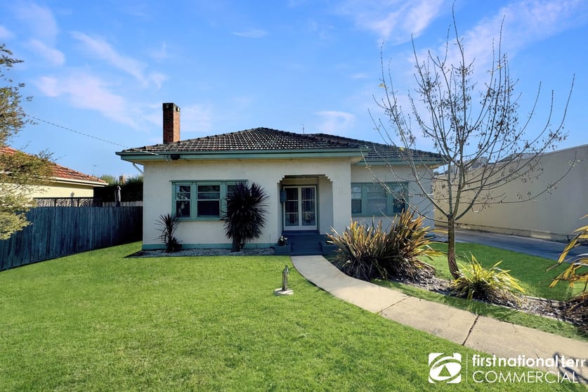 Click to view all images 156 Macleod Street Bairnsdale VIC 3875 - Image 1