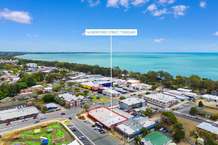 Click to view all images 4 and 5/16 Bideford Street Torquay QLD 4655 - Image 3