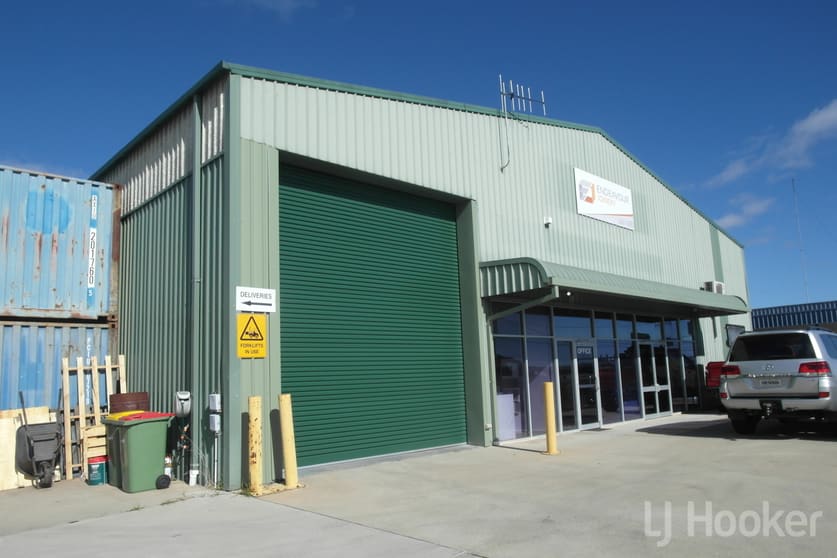 Click to view all images 1/14 Endurance Avenue Queanbeyan East NSW 2620 - Image 2