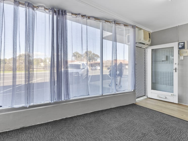 Click to view all images 4 Station Street Seymour VIC 3660 - Image 2