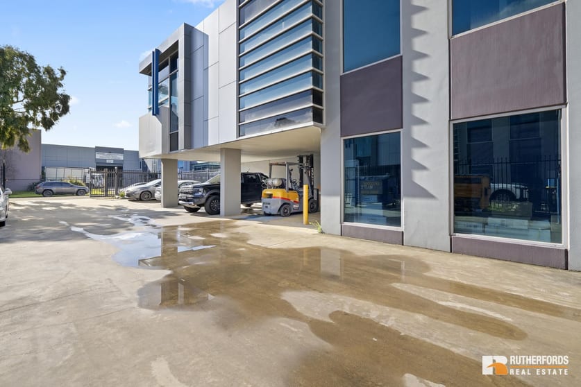 Click to view all images 18B Gasoline Way Craigieburn VIC 3064 - Image 2