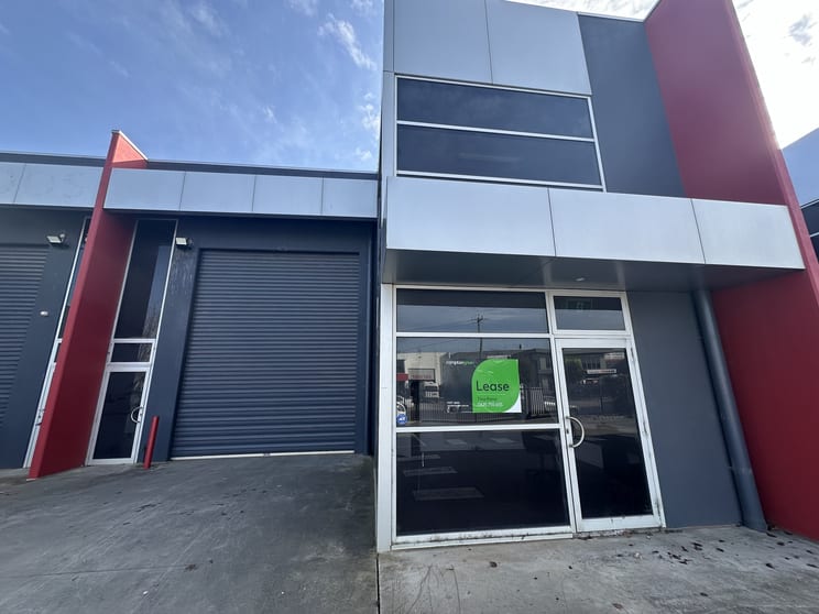 Click to view all images 2/26 Lentini Street Hoppers Crossing VIC 3029 - Image 2