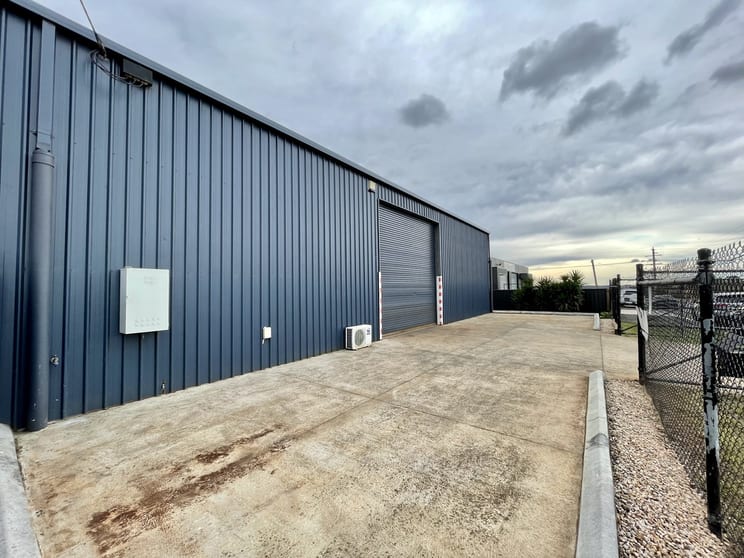 Click to view all images 2/22 Smith Street Maddingley VIC 3340 - Image 3