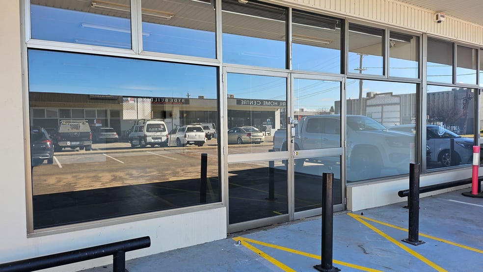 Click to view all images 10/19-25 Kembla St Fyshwick ACT 2609 - Image 3