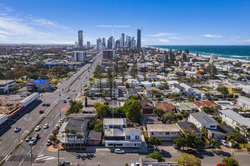 Click to view all images 3/43 Alfred Street Mermaid Beach QLD 4218 - Image 2