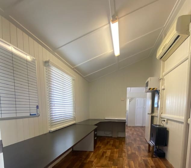 Click to view all images 44 Roseberry Street Gladstone QLD 4680 - Image 3