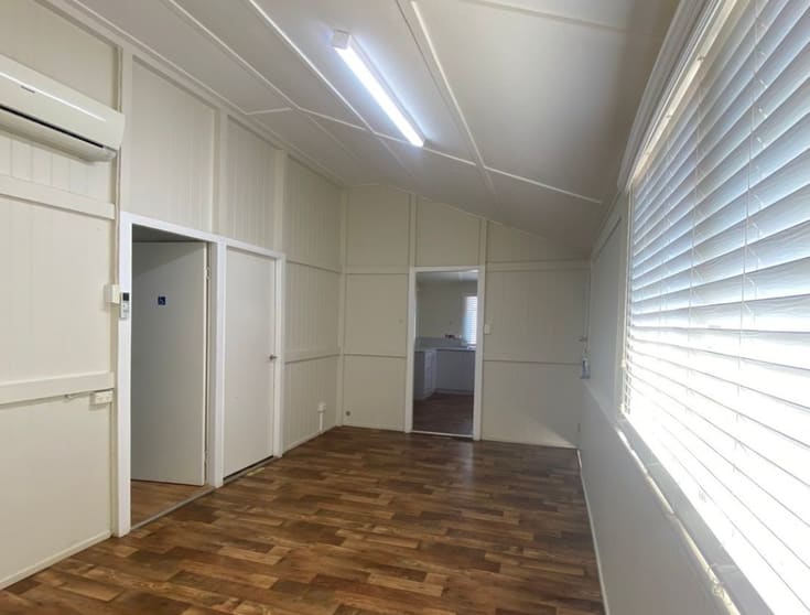 Click to view all images 44 Roseberry Street Gladstone QLD 4680 - Image 2