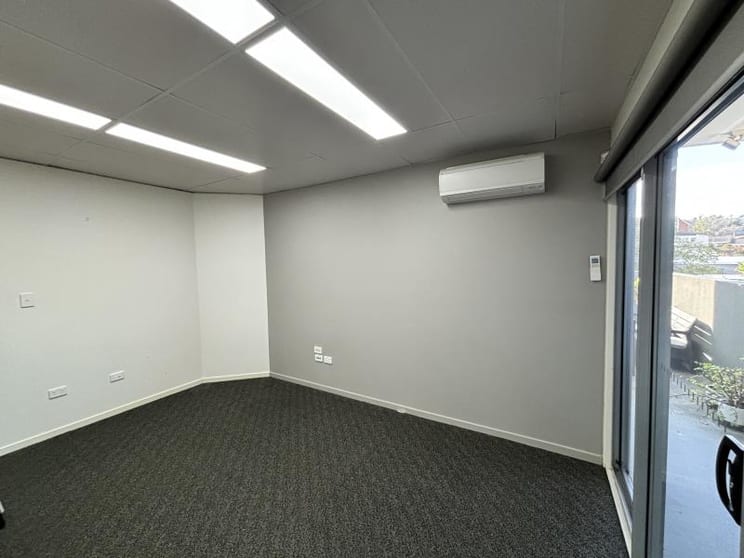 Click to view all images Level 1 Suite 5/15 Franklin Street Lindisfarne TAS 7015 - Image 2