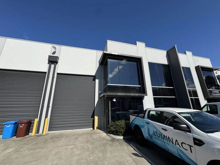 Click to view all images 4/10 Henderson Road Knoxfield VIC 3180 - Image 1