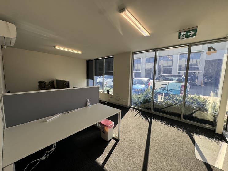 Click to view all images 4/10 Henderson Road Knoxfield VIC 3180 - Image 3