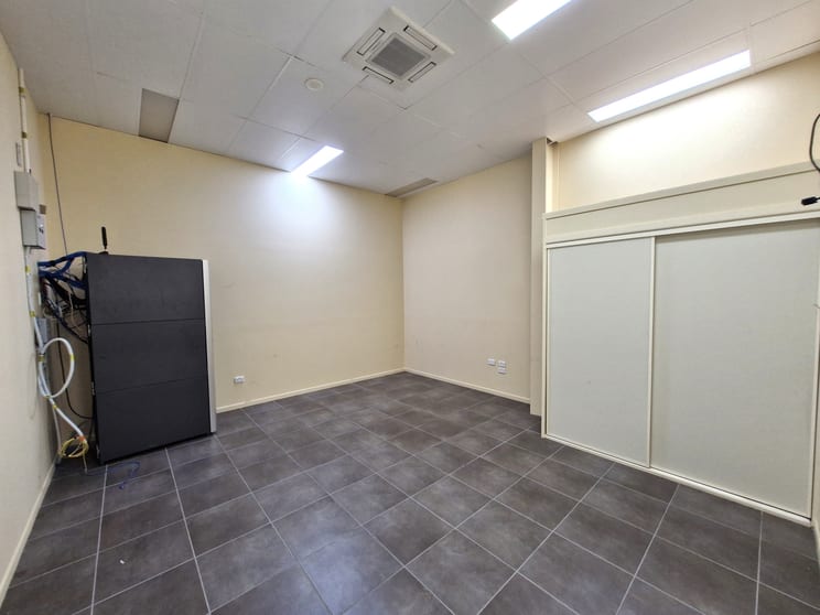 Click to view all images Shop 4/106 Takalvan Street Kensington QLD 4670 - Image 3