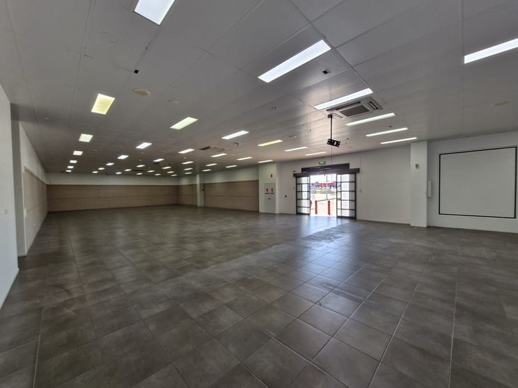 Click to view all images Shop 4/106 Takalvan Street Kensington QLD 4670 - Image 2