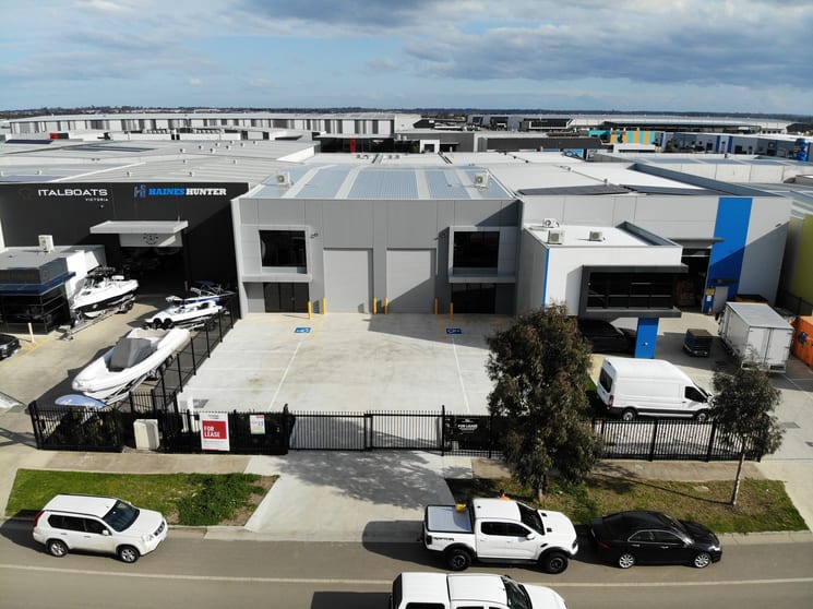 58 Gwen Road Cranbourne West VIC 3977 - Image 2