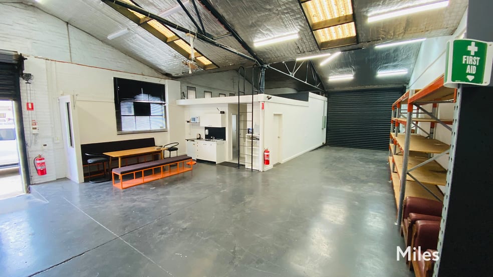 Click to view all images 15 Abbott Street Fairfield VIC 3078 - Image 2