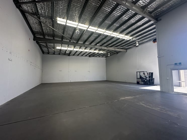 Click to view all images 6/14 Technology Drive Arundel QLD 4214 - Image 3