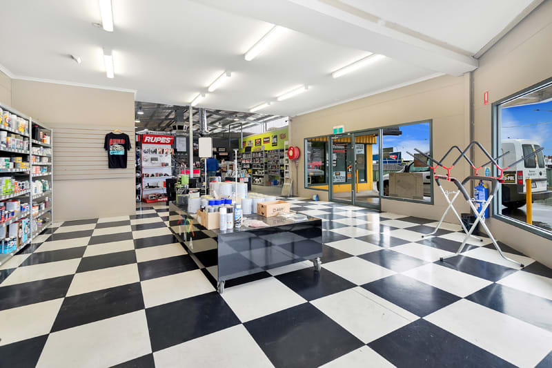 Click to view all images 203 Burnbank Street Wendouree VIC 3355 - Image 2
