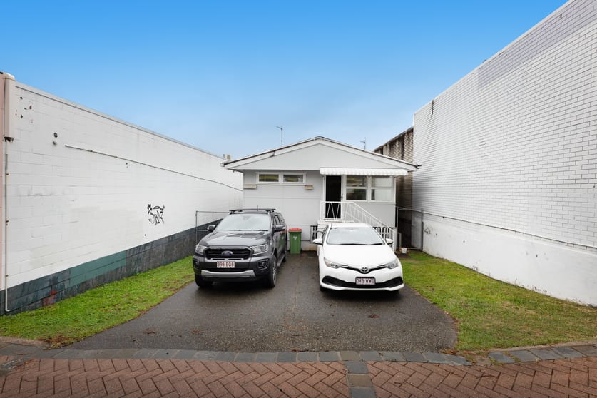 Click to view all images 12 West Street Burleigh Heads QLD 4220 - Image 2