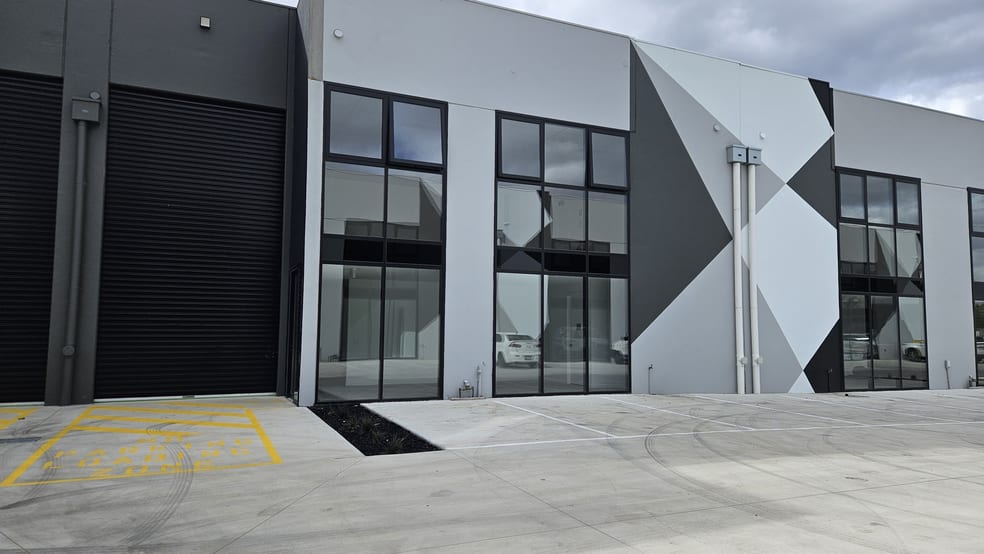 Click to view all images 6/235 Robinsons Road Ravenhall VIC 3023 - Image 1