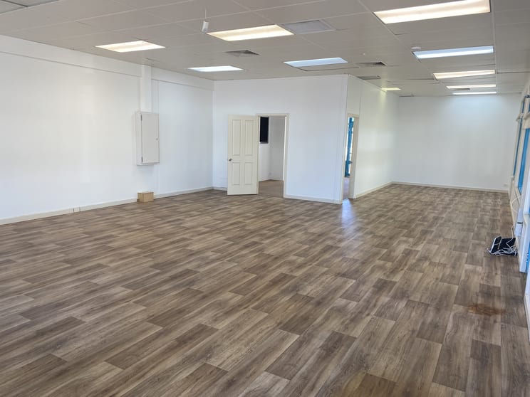 Click to view all images 3 - 5/17-21 Ocean Street Victor Harbor SA 5211 - Image 2