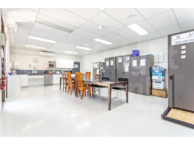 Click to view all images Unit 1/196 Alma Street Rockhampton City QLD 4700 - Image 3