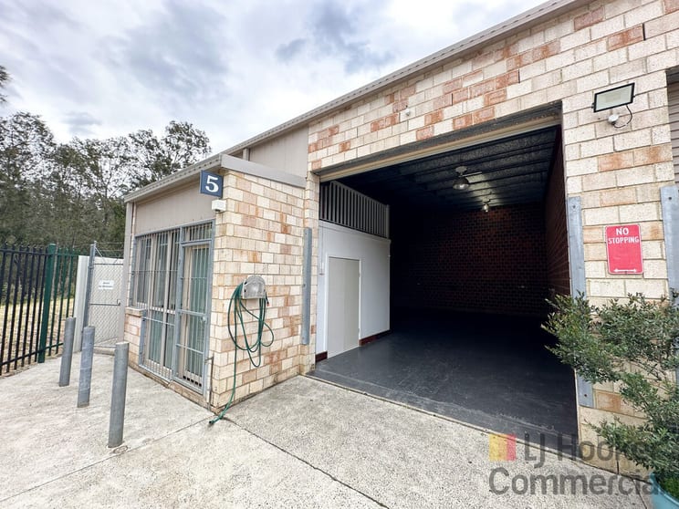 5/8 Bonnal Road Erina NSW 2250 - Image 1