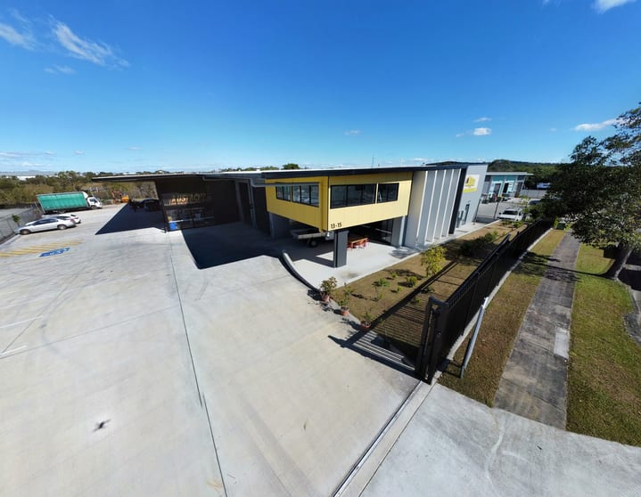 Click to view all images 1/13-15 Claude Boyd Parade Corbould Park QLD 4551 - Image 1
