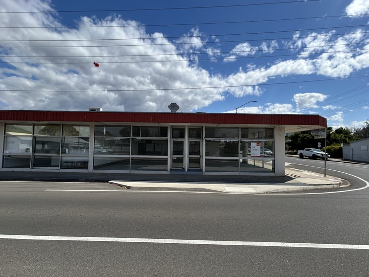 Click to view all images 2-5/11 Herbert Street Gladstone QLD 4680 - Image 2