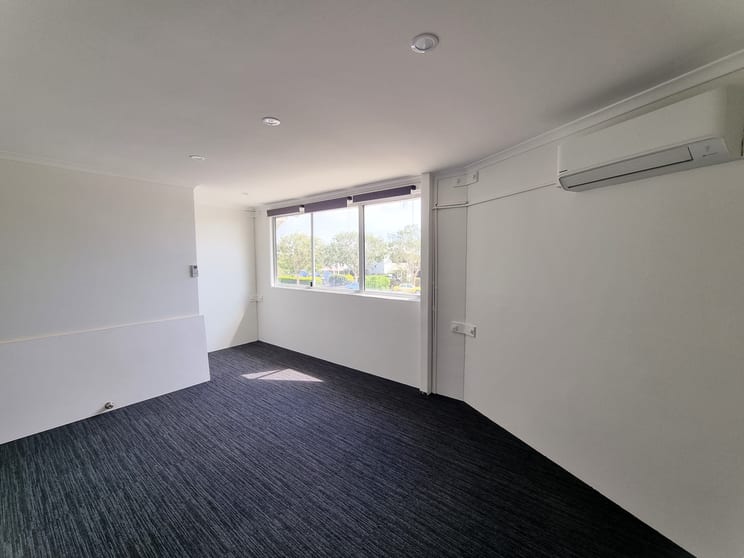 Click to view all images 2/53 Riverside Place Morningside QLD 4170 - Image 2