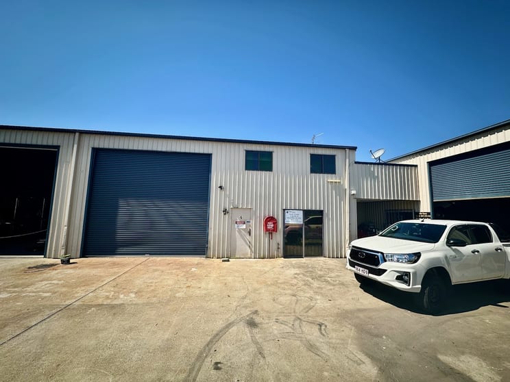 Click to view all images Unit 4/2 John Lund Drive Hope Island QLD 4212 - Image 2