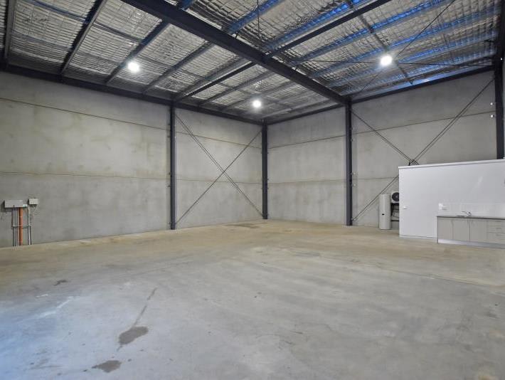 Click to view all images Unit 10/103 Stenhouse Drive Cameron Park NSW 2285 - Image 3
