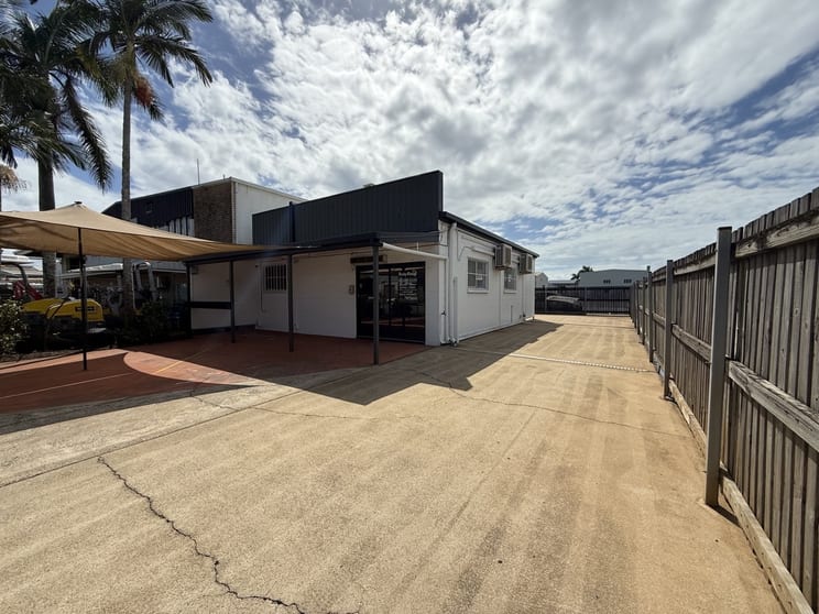 Click to view all images Shop 1/6 Len Shield Paget QLD 4740 - Image 1