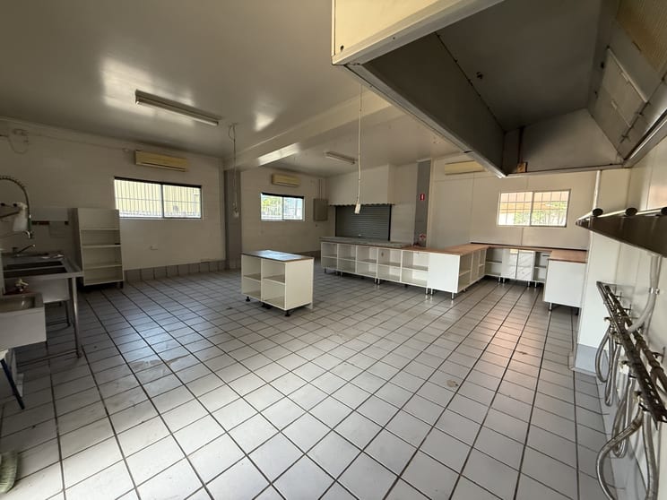 Click to view all images Shop 1/6 Len Shield Paget QLD 4740 - Image 2